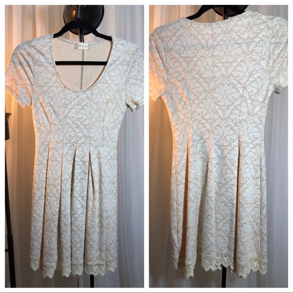Shimmery Ivory/Gold Patterned Pleated Dress